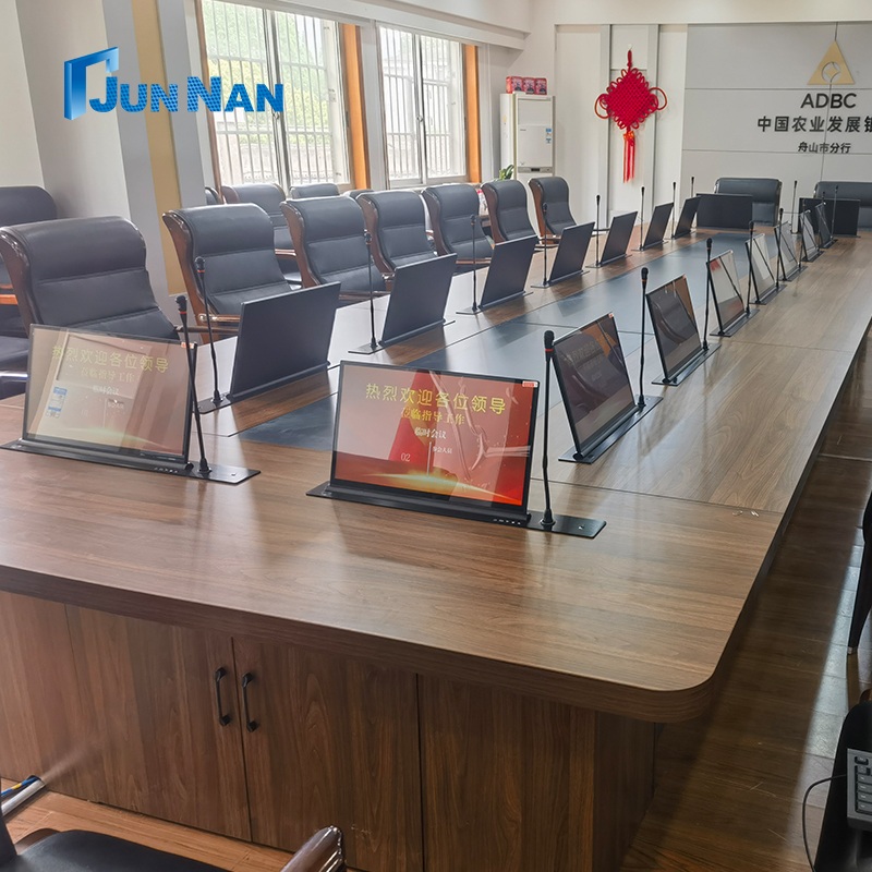 Banka instaluje bezpapírové konferenční výtah